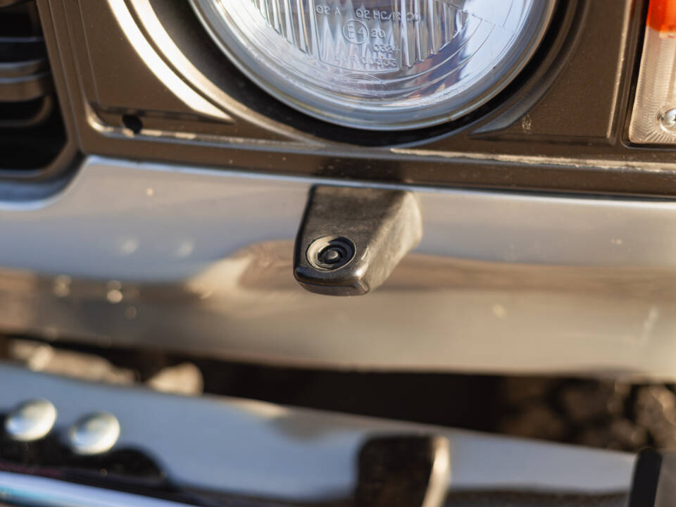 Image 6/100 of Toyota Land Cruiser HJ61 GX (1987)