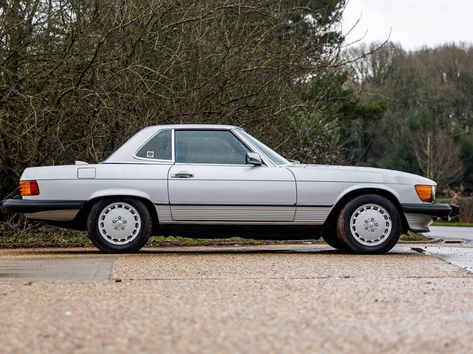 Image 2/31 of Mercedes-Benz 560 SL (1987)