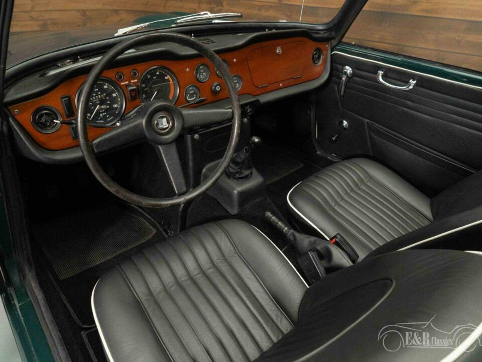 Afbeelding 2/19 van Triumph TR 250 (1968)