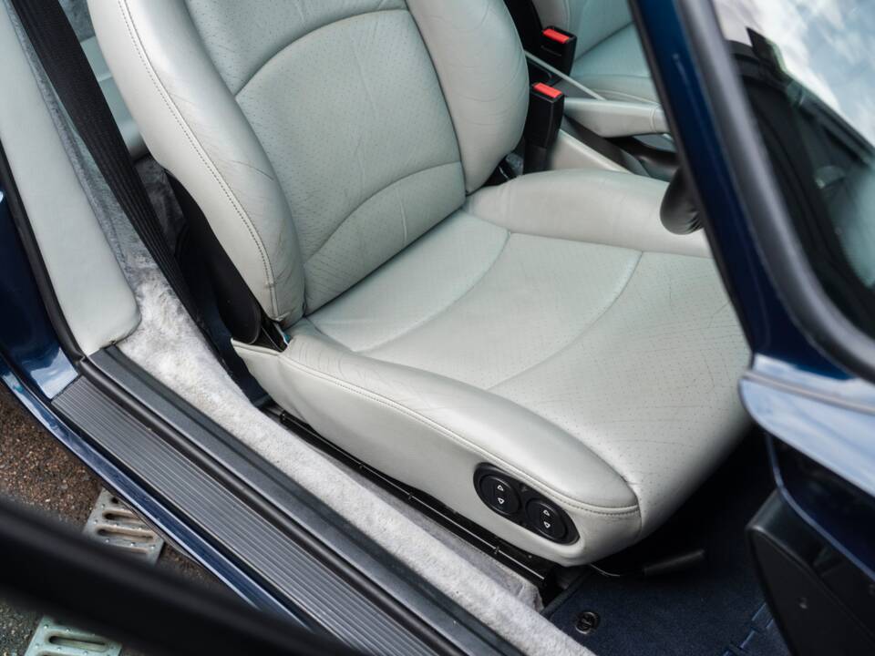 Image 46/68 of Porsche 911 Carrera (1997)