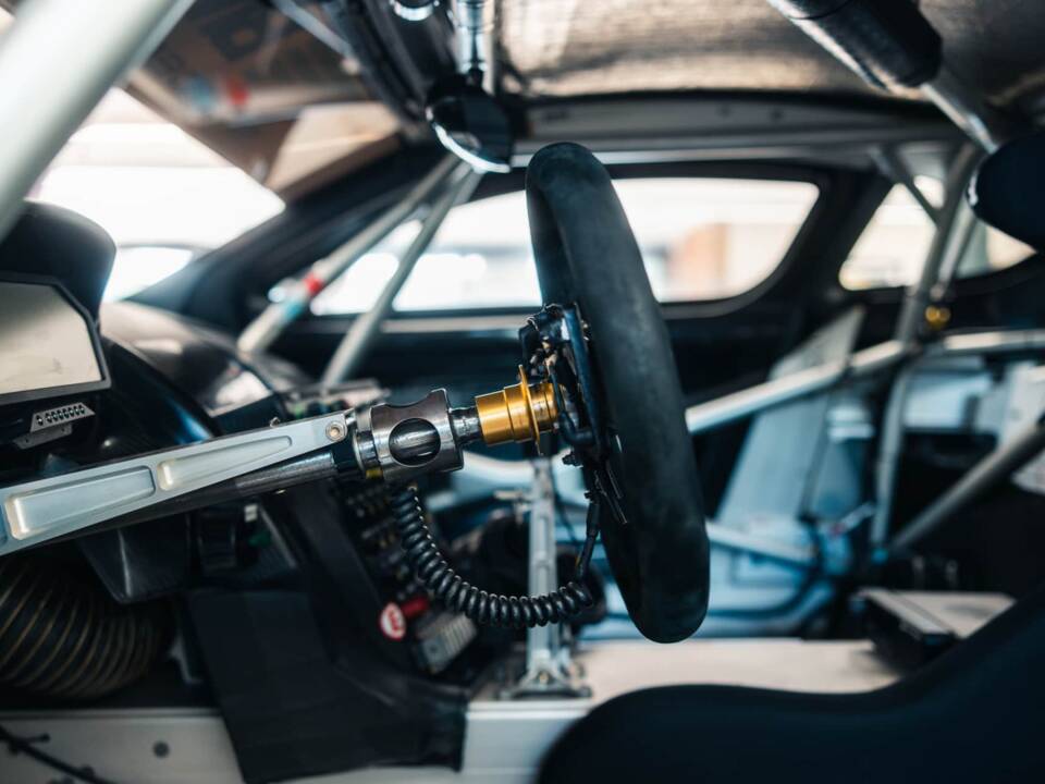 Image 13/30 of Aston Martin DBR9 GT1 (2006)