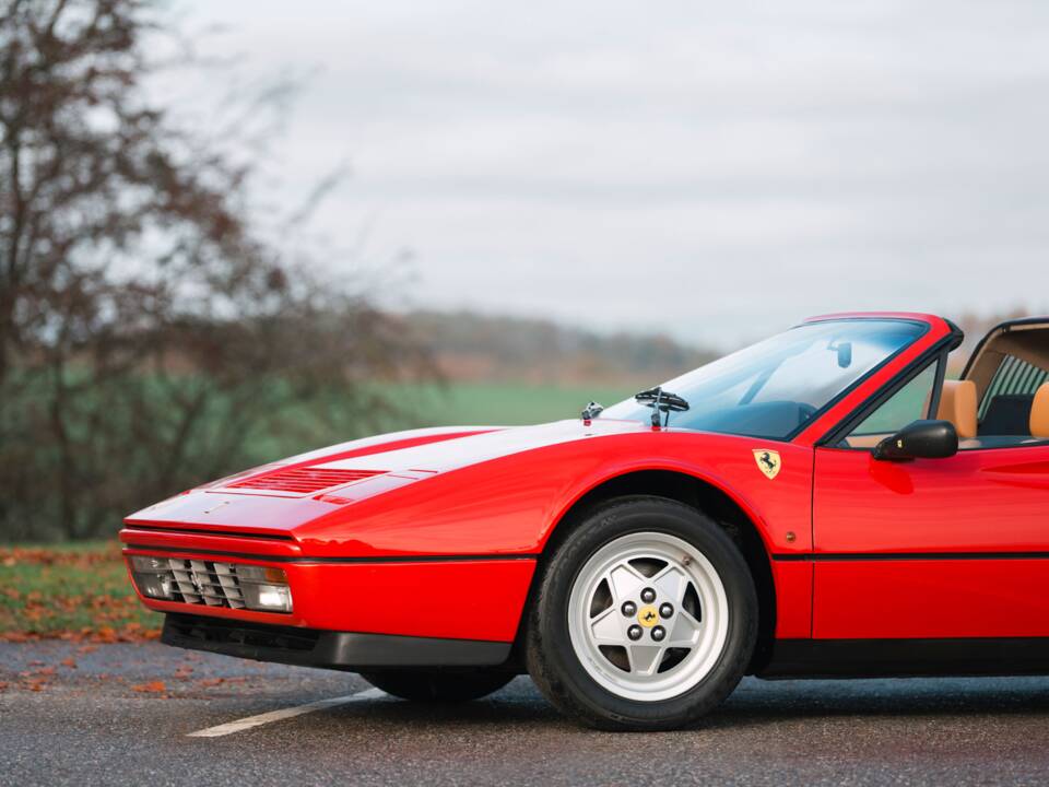 Afbeelding 4/41 van Ferrari 328 GTS (1989)