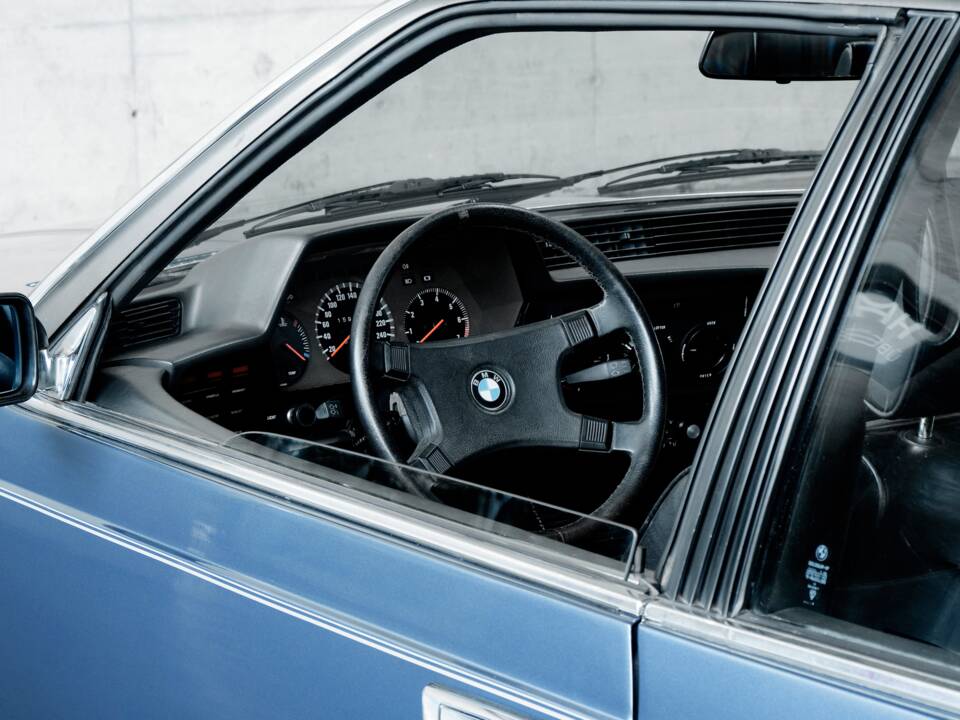 Image 31/50 of BMW 635 CSi (1979)