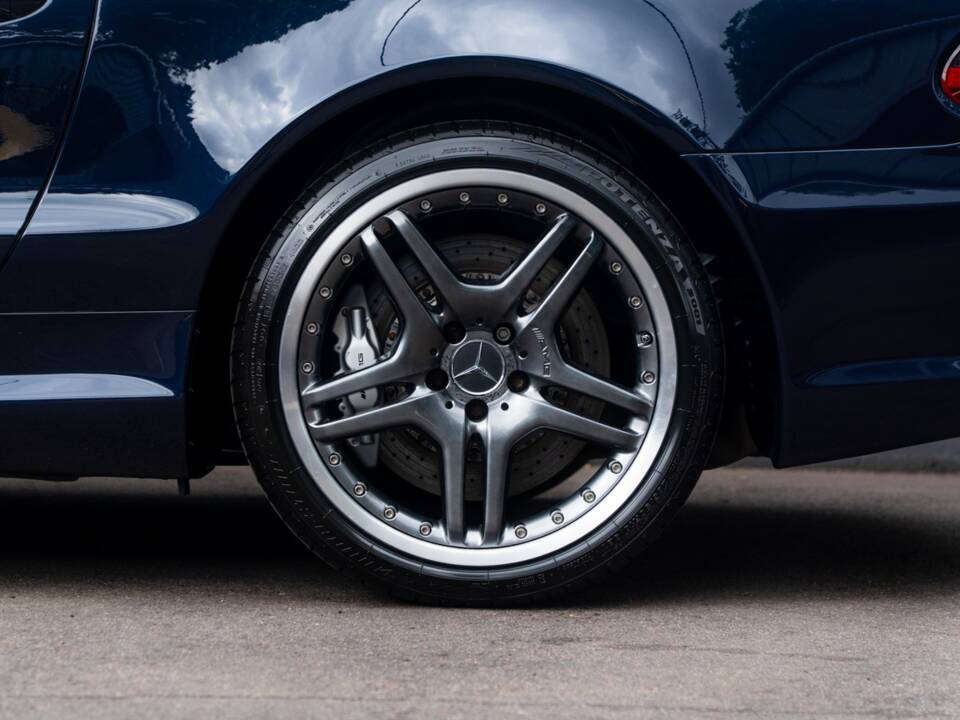 Image 11/56 de Mercedes-Benz SL 65 AMG (2004)