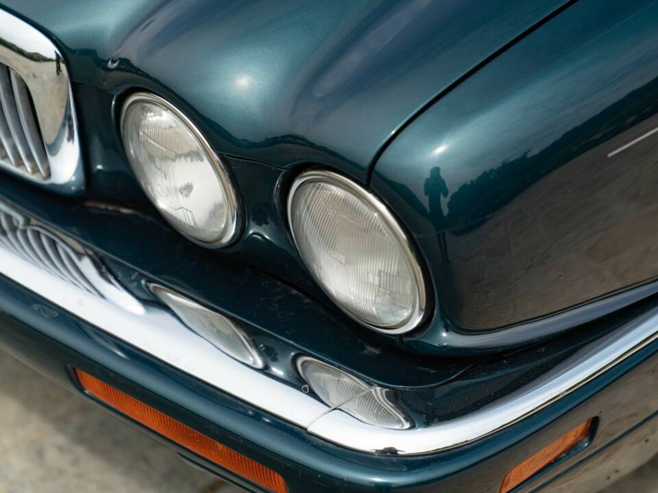 Image 18/50 of Jaguar XJ6 3.2 (1995)