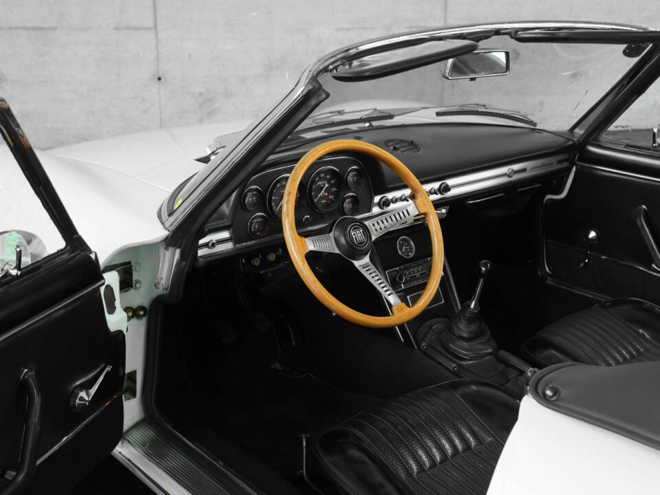 Image 22/50 of FIAT Dino Spider (1967)
