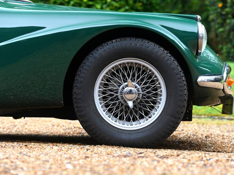 Image 15/20 of Daimler SP 250 (1962)
