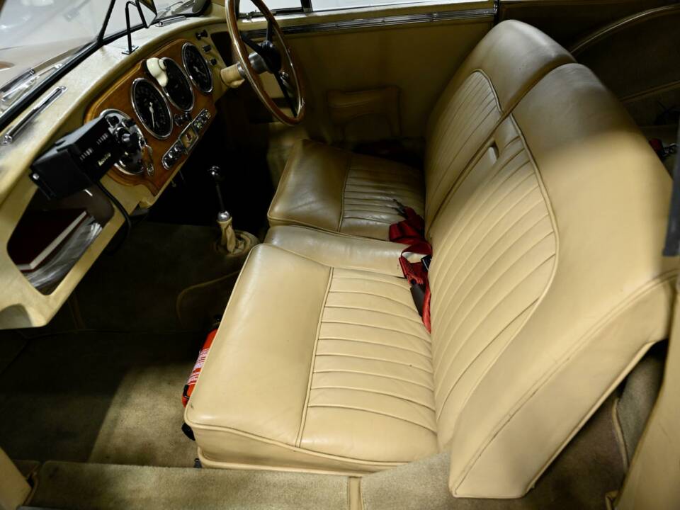 Image 34/50 de Aston Martin DB 2 Vantage (1953)