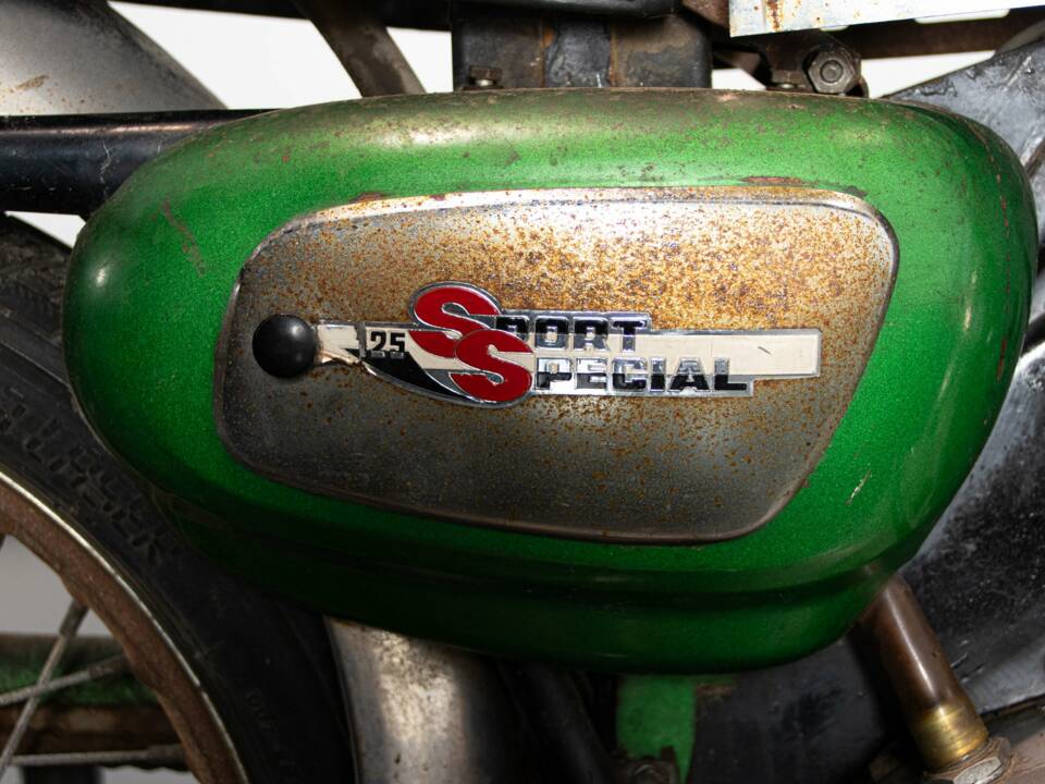 Bild 36/50 von Benelli DUMMY (1976)