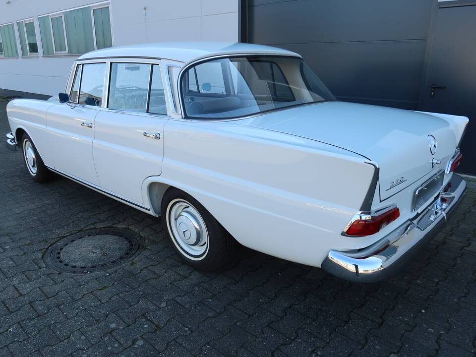 Image 4/50 of Mercedes-Benz 220 b (1965)