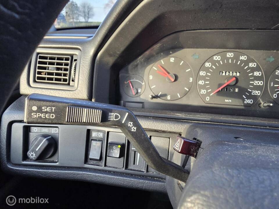 Bild 19/31 von Volvo 940 2.3i (1993)
