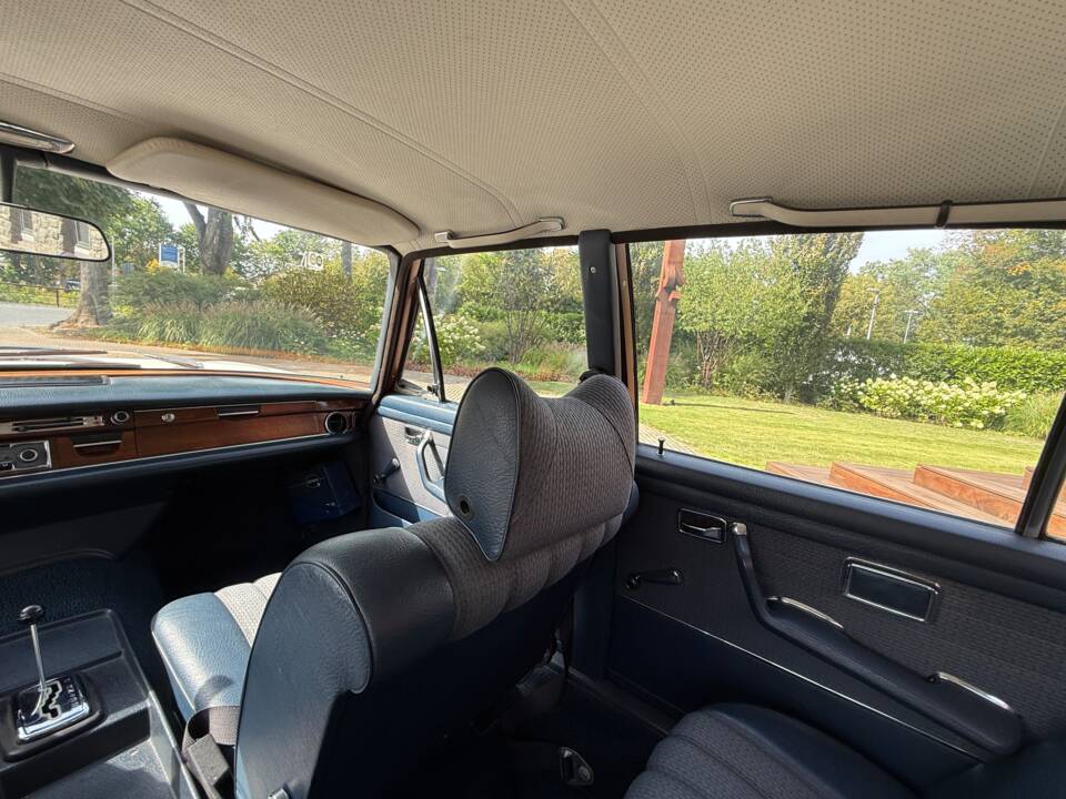 Image 29/54 de Mercedes-Benz 280 SE 3,5 (1970)