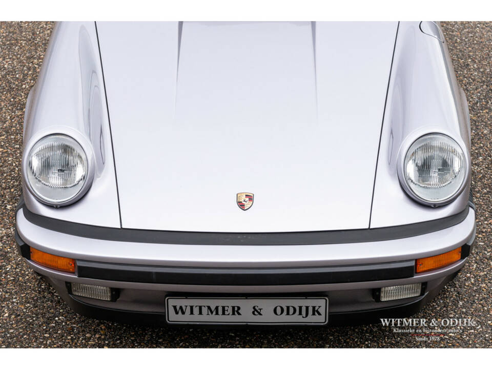 Immagine 27/32 di Porsche 911 Carrera 3.2 &quot;25 years 911&quot; (1988)