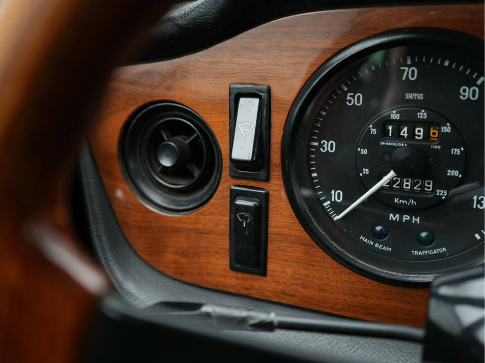 Image 18/33 of Triumph TR 6 (1969)
