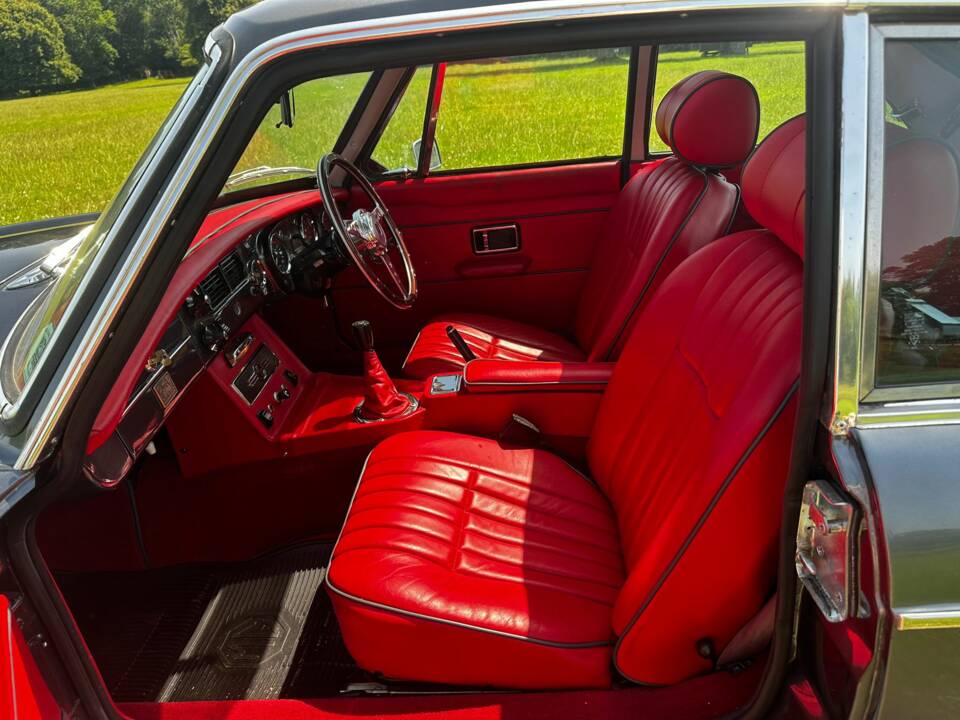Image 22/38 of MG MGB GT V8 (1974)
