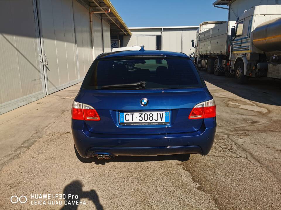 Image 6/22 of BMW 530d Touring (2005)
