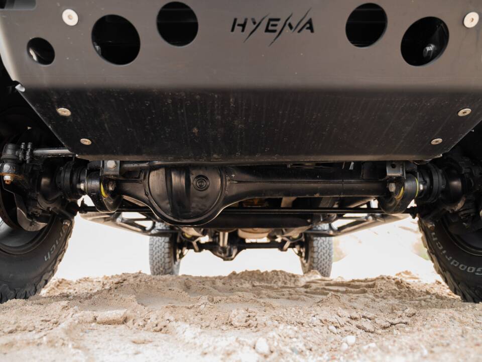 Image 19/41 of Land Rover Defender 110 (1992)