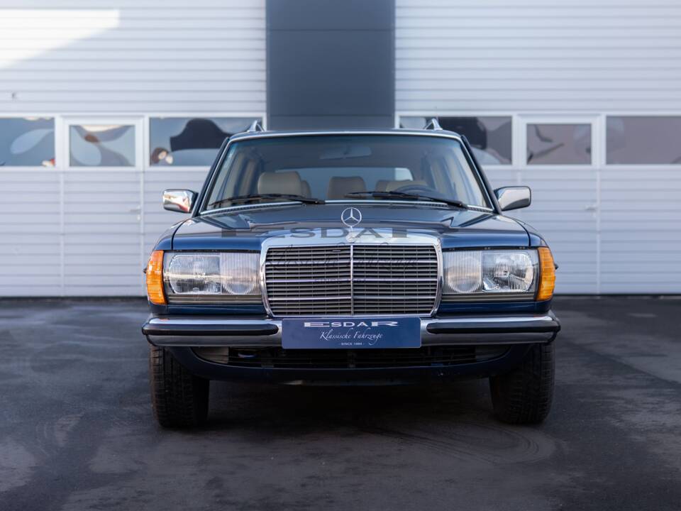 Bild 23/36 von Mercedes-Benz 280 TE (1981)