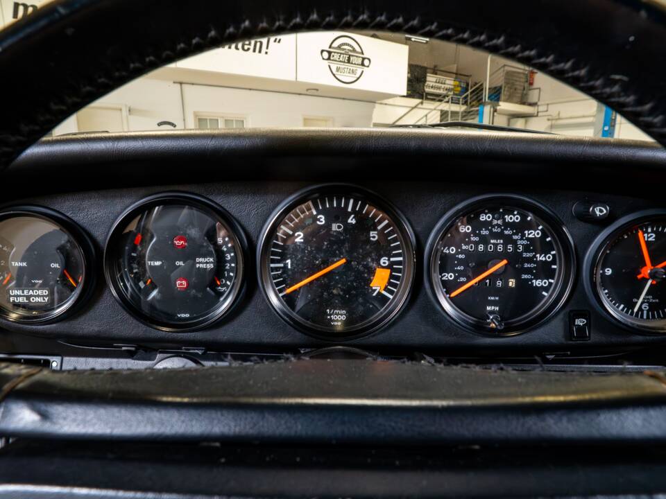 Image 26/38 of Porsche 911 Carrera 3.2 (1986)