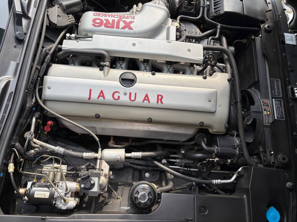 Bild 34/57 von Jaguar XJR 4.0 Supercharged (1997)