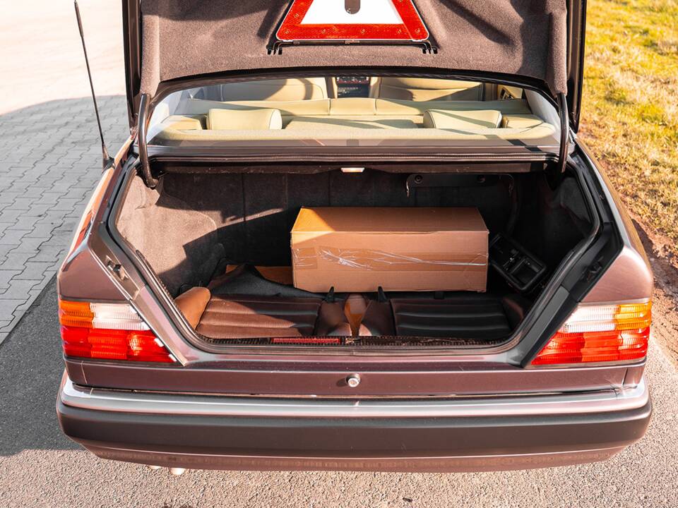 Bild 34/38 von Mercedes-Benz 500 E (1991)