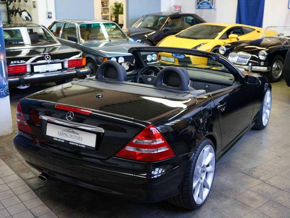 Image 22/48 of Mercedes-Benz SLK 230 Kompressor (2003)