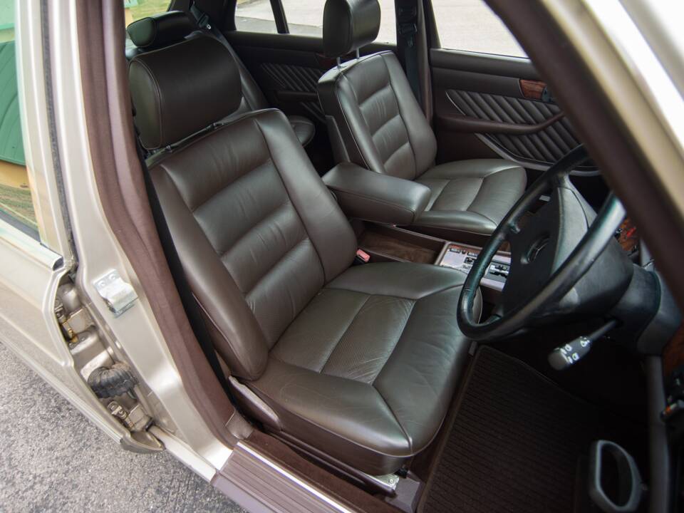 Bild 11/29 von Mercedes-Benz 300 SEL (1990)