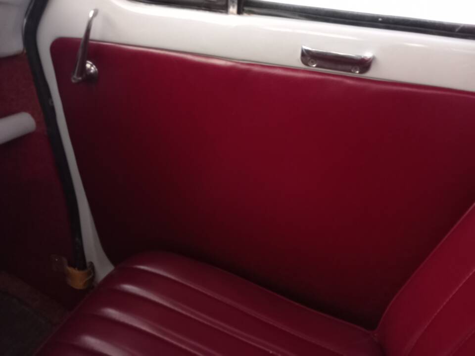 Image 21/51 of Austin A 35 (1959)