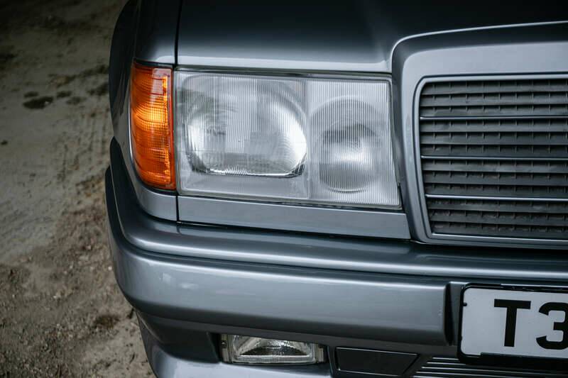 Image 30/43 of Mercedes-Benz 300 CE 3.2 AMG (1990)