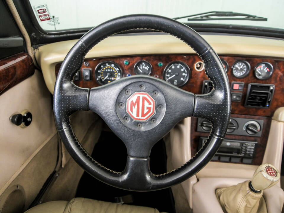 Immagine 7/50 di MG RV8 (1991)