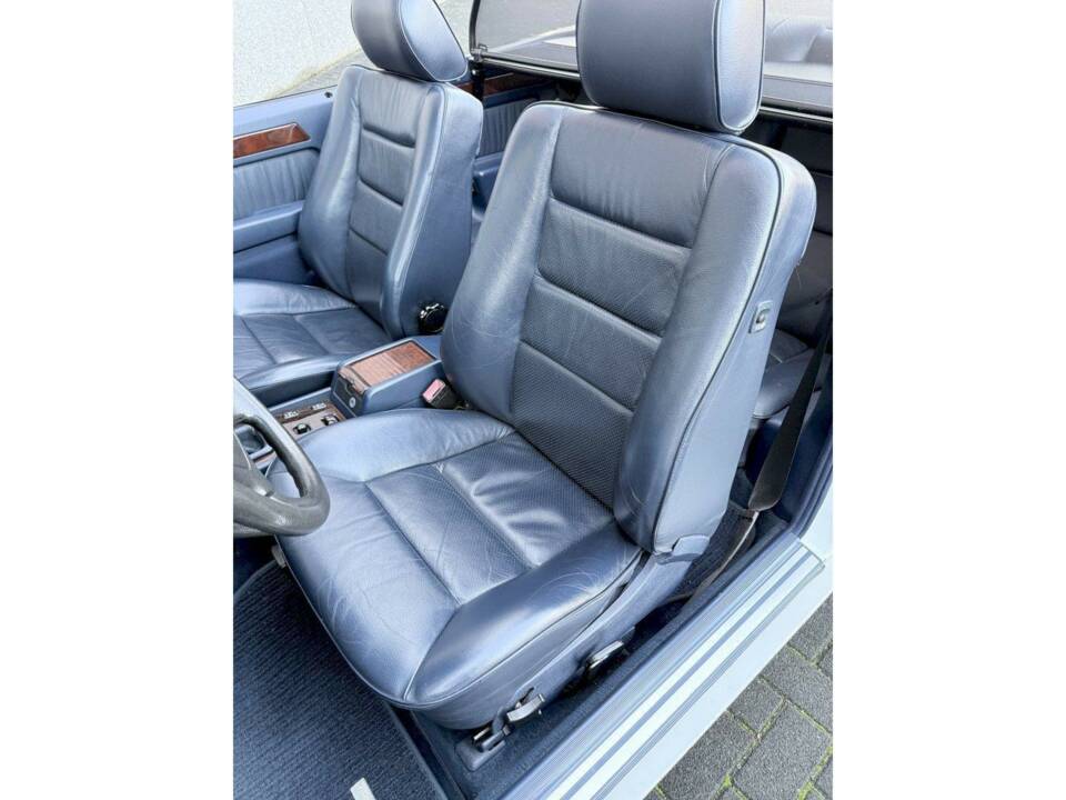 Image 15/36 of Mercedes-Benz E 200 (1994)