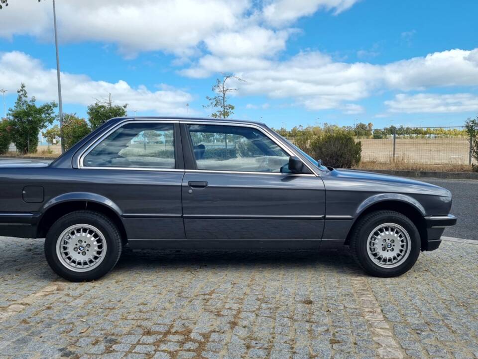 Image 21/100 of BMW 323i (1984)