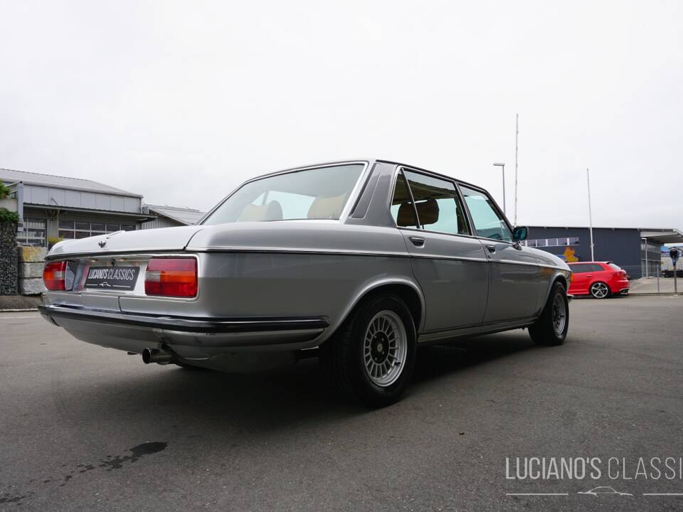 Image 12/76 de BMW 3,3 L (1975)