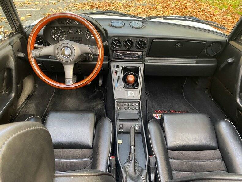 Image 4/50 of Alfa Romeo 2.0 Spider (1993)