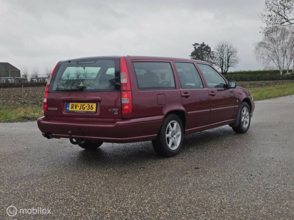 Bild 9/37 von Volvo V 70 2.5 (1997)