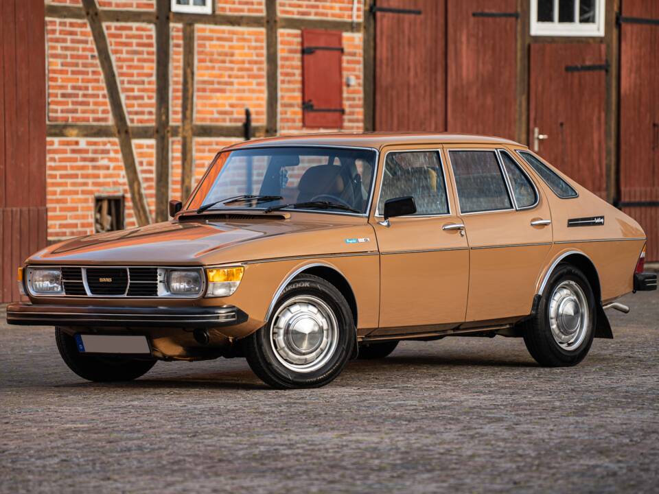 Image 1/84 de Saab 99 Combi Coupe (1976)