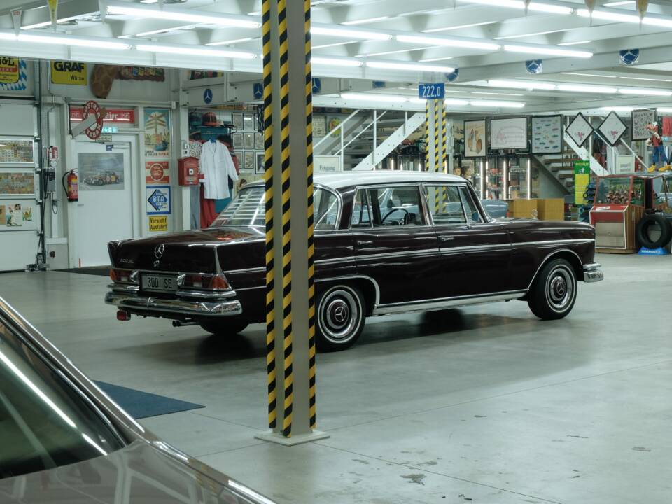 Image 12/50 of Mercedes-Benz 300 SE lang (1965)
