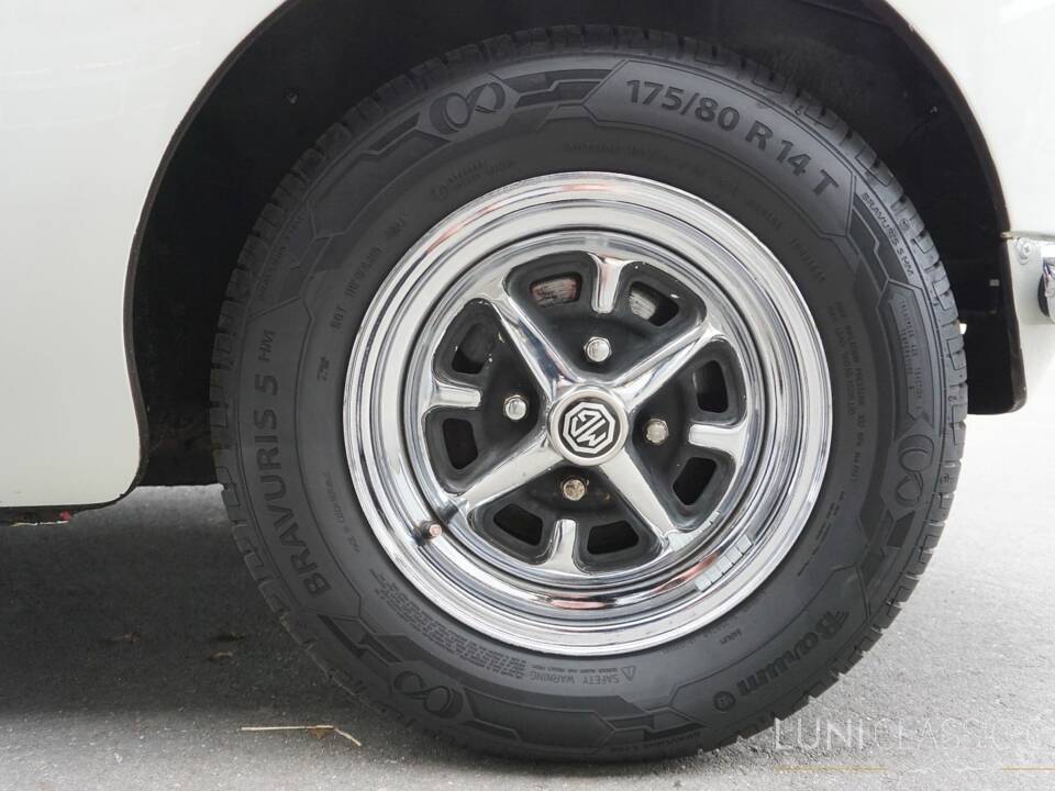Image 32/54 de MG MGB GT (1974)