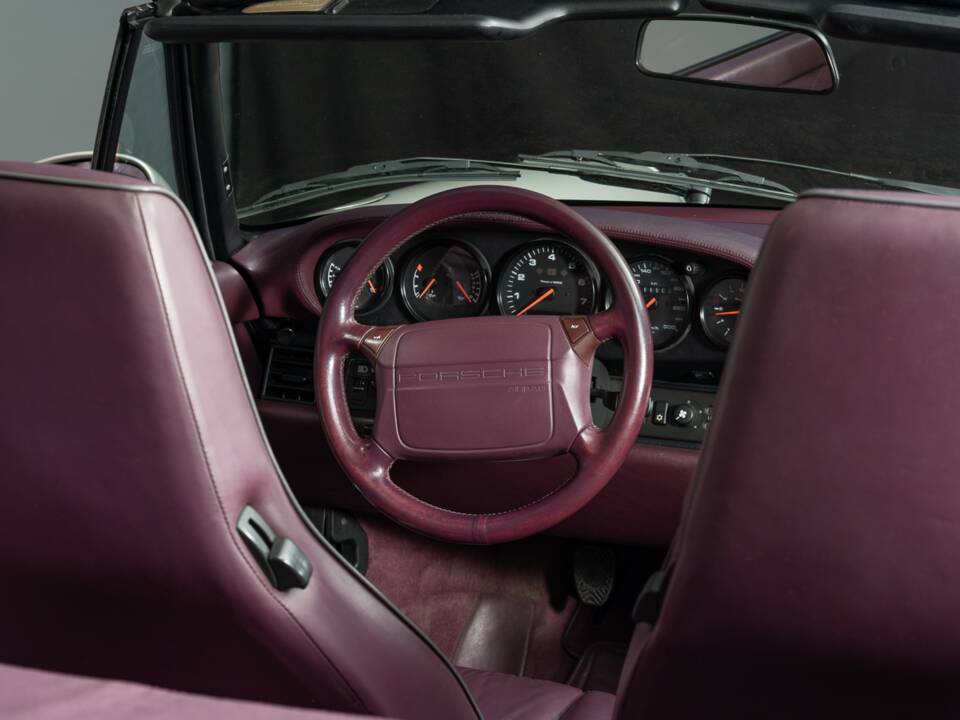 Image 23/41 de Porsche 911 Carrera 2 (1992)