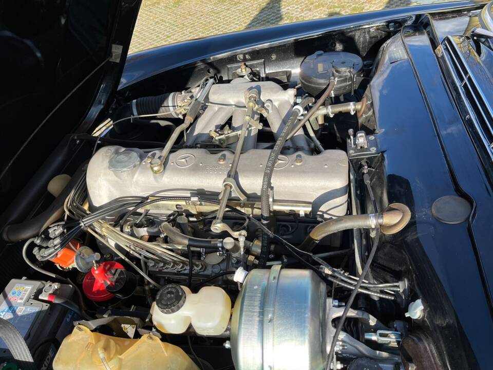 Image 20/29 of Mercedes-Benz 230 SL (1965)