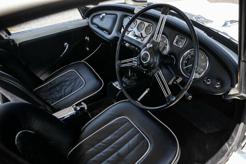 Afbeelding 2/37 van Daimler SP 250 (1963)