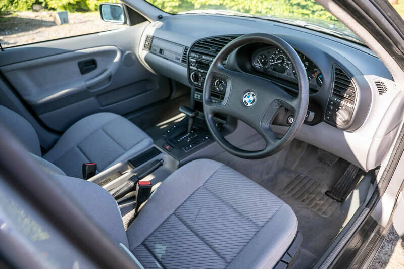 Image 2/50 of BMW 325i (1991)