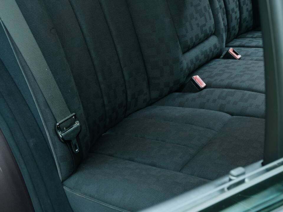 Bild 49/50 von Mercedes-Benz 400 SE (1991)