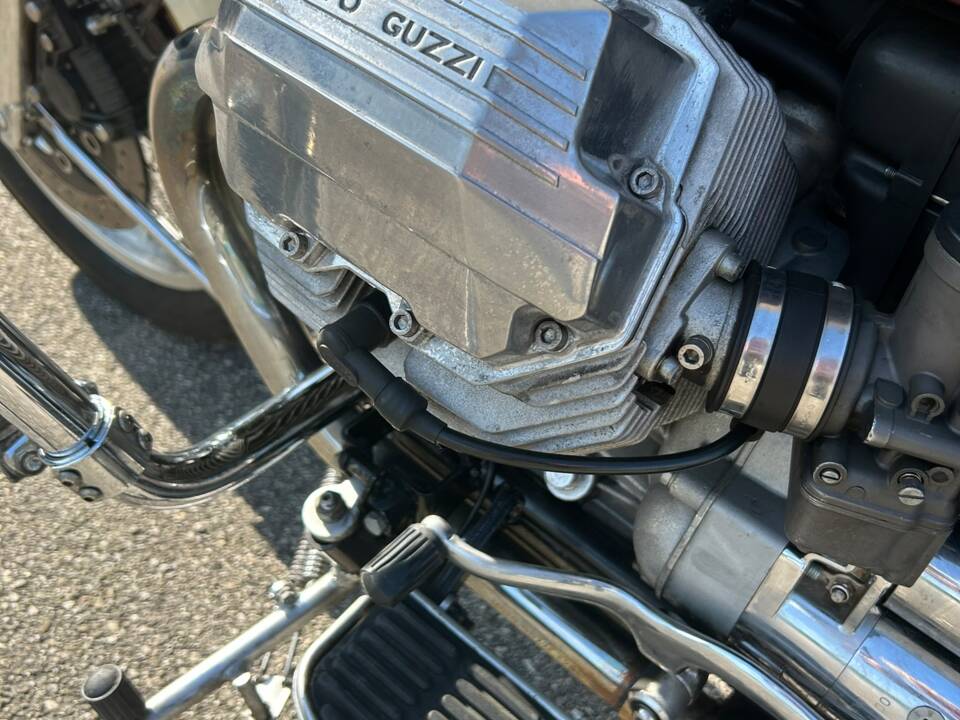 Der zuverlässige V2 schiebt den Tourer immer kräftig vorwärts, auch zu zweit und mit Gepäck.