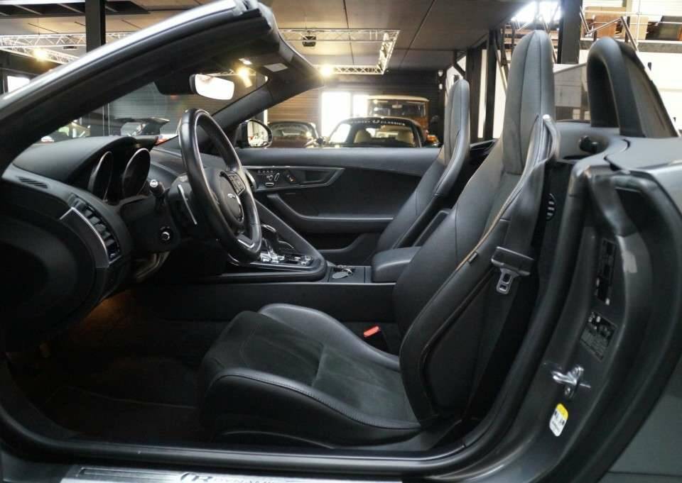 Image 10/50 of Jaguar F-Type (2019)