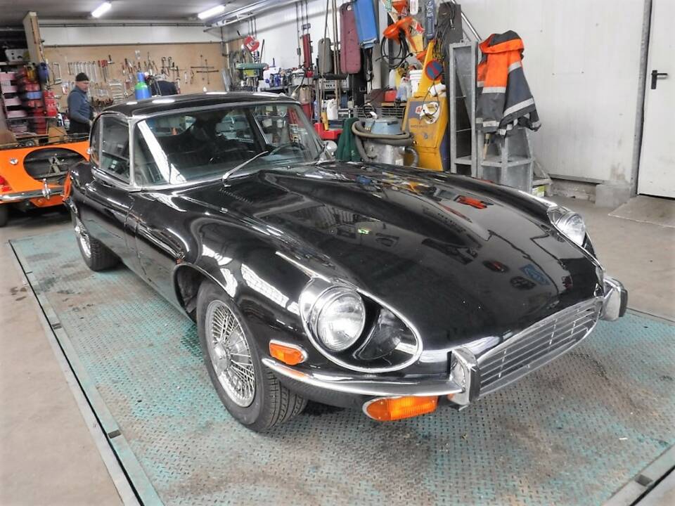 Bild 2/50 von Jaguar E-Type V12 (2+2) (1972)