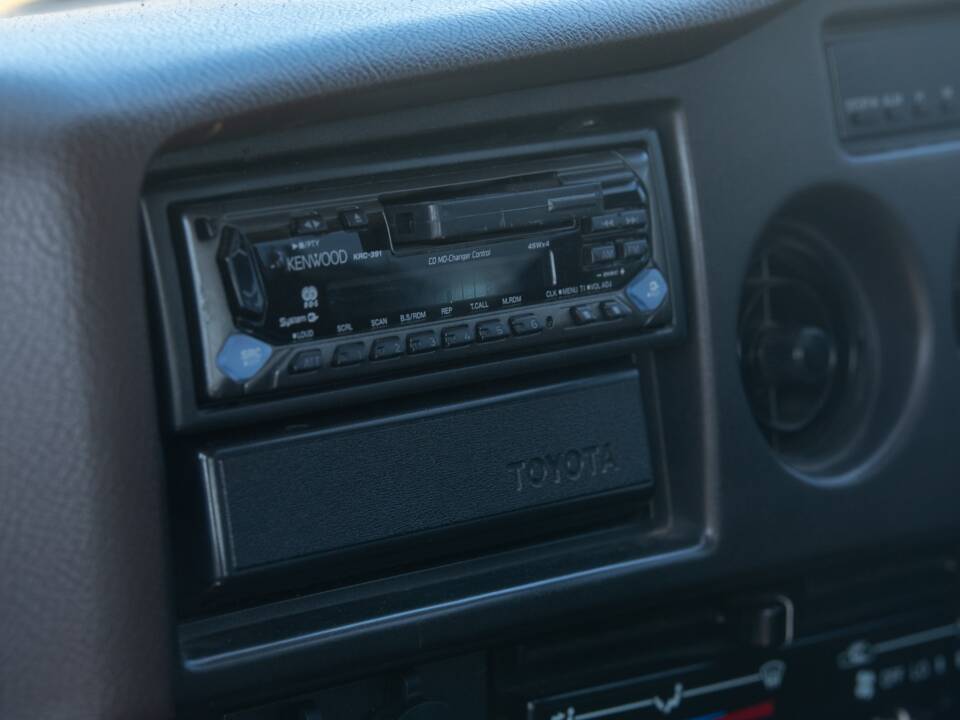 Image 44/46 of Toyota Land Cruiser FJ 62 (1988)