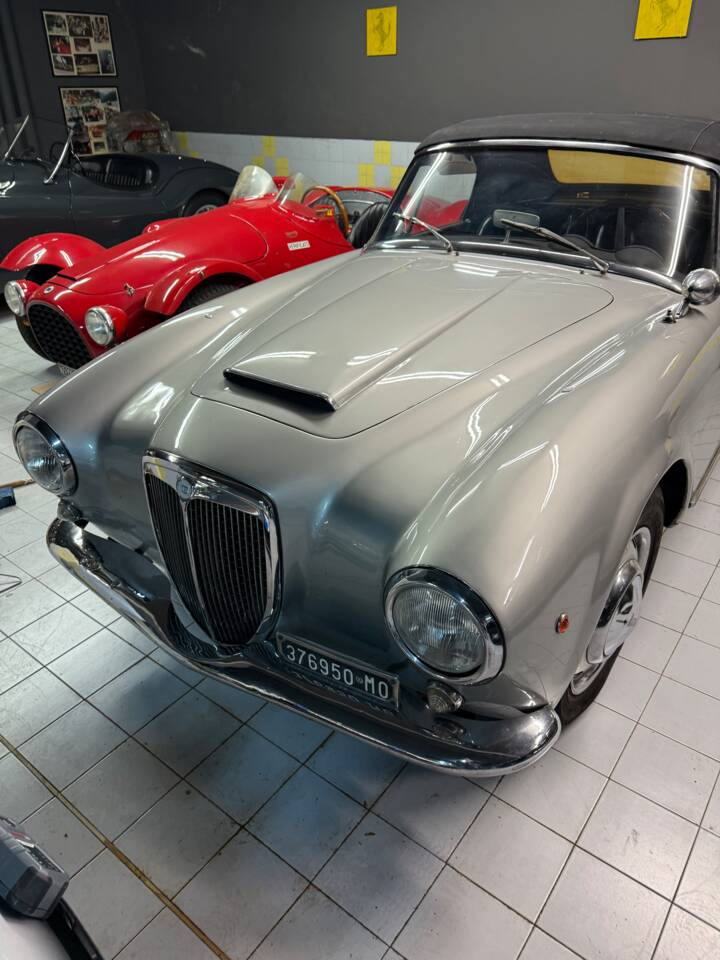 Afbeelding 2/10 van Lancia Aurelia B24 (1958)