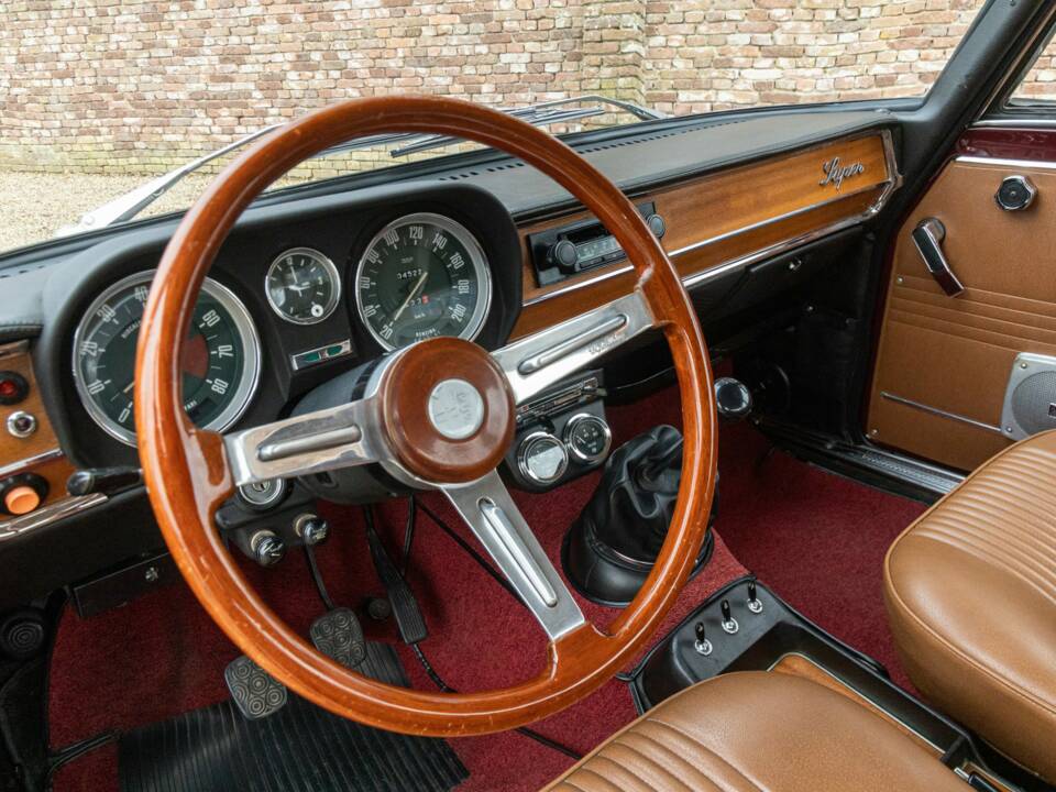 Imagen 25/50 de Alfa Romeo Giulia Nuova Super 1600 (1971)