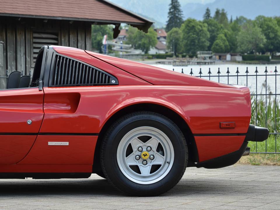 Image 11/43 of Ferrari 308 GTSi (US) (1981)